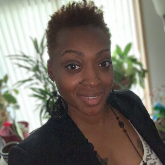 Meet your Posher, Elaine - Picture 4 of 9